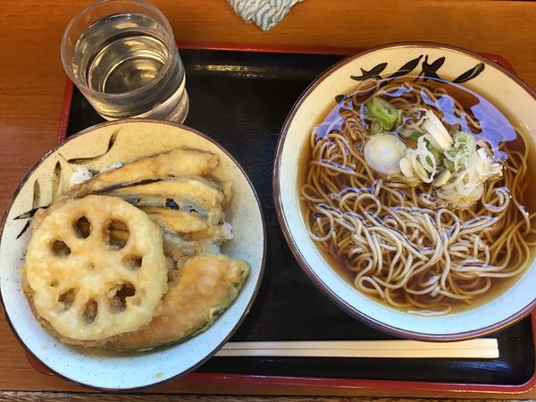 「野菜天丼セット590円(あたたかいそば)」@そばよし 神谷町店の写真