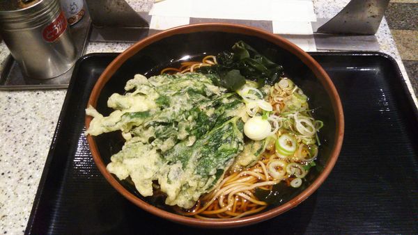 「明日葉天そば」@名代 富士そば 高円寺店の写真