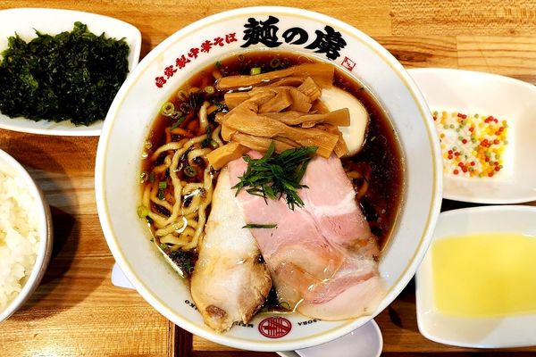 「しょうゆ中華そば(大盛)」@自家製中華そば 麺の虜の写真