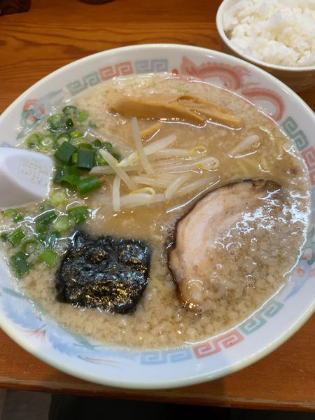 「ラーメン　半ライス」@中華そば専門店 木八 三島店の写真