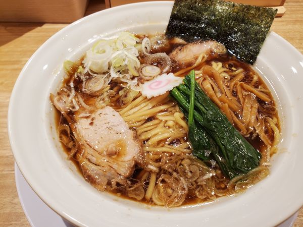 「醤油ラーメン＋薬味ネギ」@長岡食堂 横浜西口店の写真