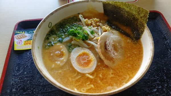 「味噌ラーメン（サービス券)」@にんたまラーメン ゆにろーず 大阪トラックステーション店の写真