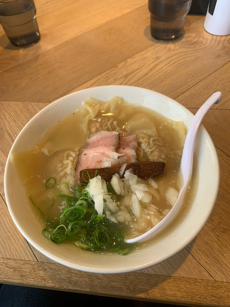 「塩ワンタン麺」@伊藤商店の写真