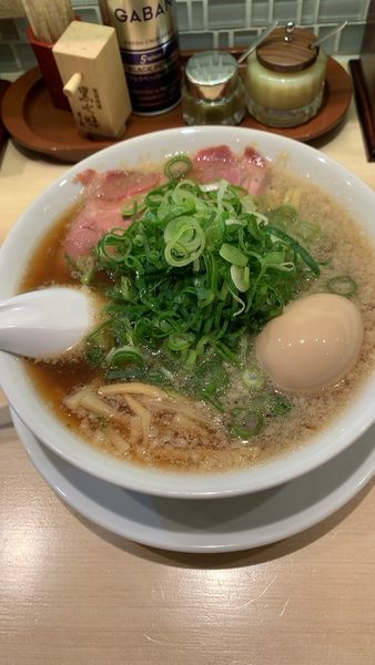 「熟成醤油＋味玉　ネギ多め」@京都ラーメン森井 分倍河原店の写真