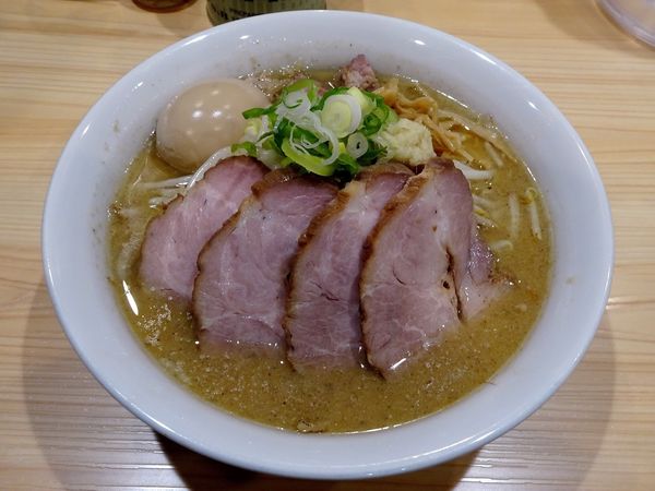 「味噌チャーシューめん（1,150円）＋煮玉子＋もやし」@三ん寅の写真