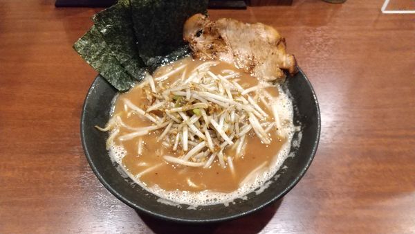 「横濱豚骨ラーメン」@和歌山家 蒔田店の写真