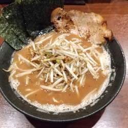 横濱豚骨ラーメン