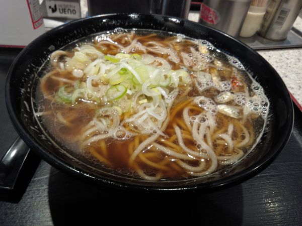 「すごい煮干しそば　４９０円」@名代 富士そば 北千住店の写真