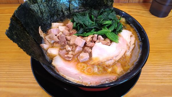 「ラーメン(味濃いめ・麺硬め)+海苔・ゴロチャー」@横浜家系ラーメン伯耆家の写真