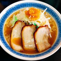 スタミナラーメン（870円）、焼豚1枚増（クーポン）