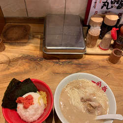 10時〜11時限定 朝定食B ラーメン＋海苔明太子ご飯（550円