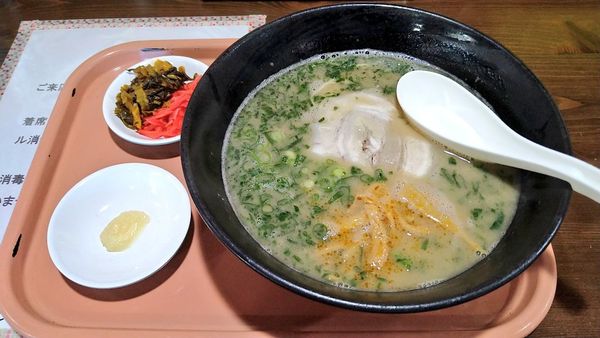 「青ラーメン(辛子高菜・紅生姜・おろしニンニク)」@一髄の写真