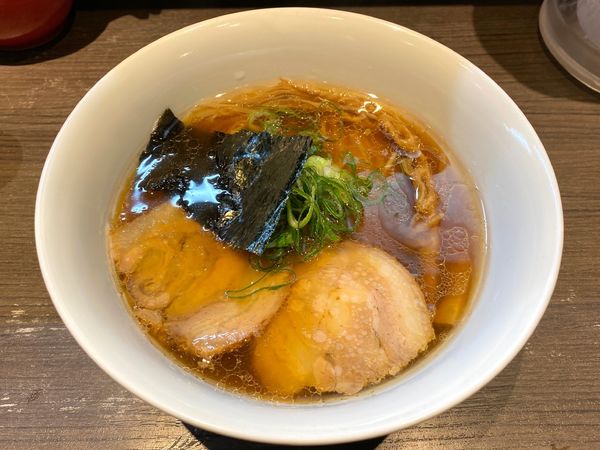 「醤油らぁ麺 ９００円」@支那そばや 本店の写真