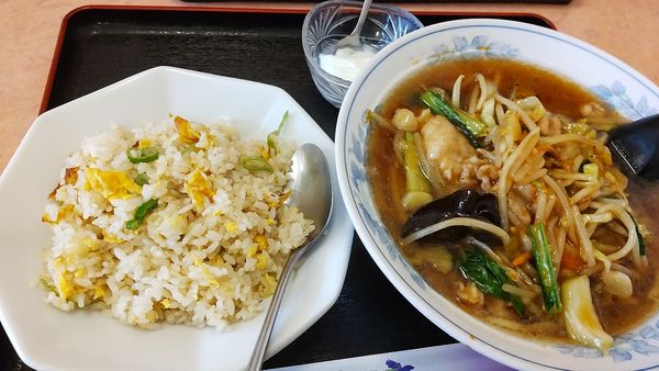 「サンマー麺と半チャーハン」@中華レストラン 品源の写真