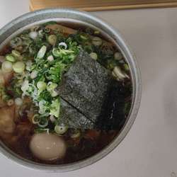 醤油ラーメン 贅沢盛り (麺硬め)