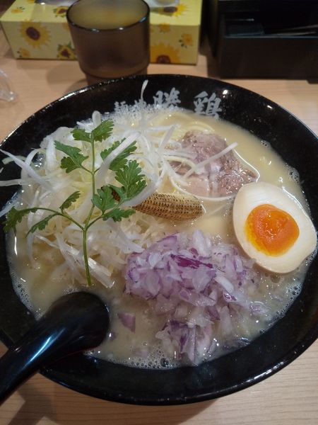 「味玉塩白湯850円」@自家製麺 麺や勝鶏の写真