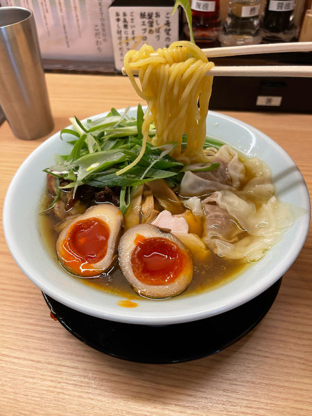 「鶏ワンタン麺 920円＋味玉 120円＋九条ネギ増し 200円」@笠岡らーめん TAKETONBOの写真