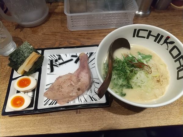 「特級鶏そば」@鶏そば十番 156 ICHIKORO 麻布十番店の写真