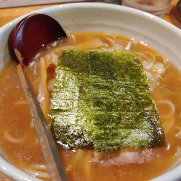 「濃厚醤油ラーメン（700円）＋大盛（100円）」@会津ラーメン 和の写真