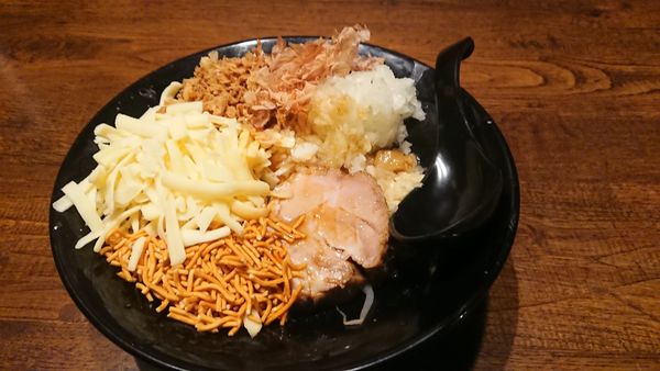 「まぜそば小  チーズ  玉ねぎ」@ラーメン ジャンクスの写真