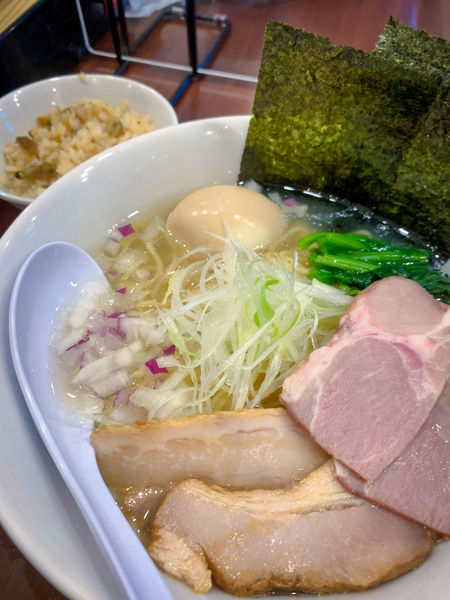「貝出汁特性塩らぁ麺(大盛り)+貝めし(小)+焼き餃子(5ヶ)」@貝出汁らぁ麺 燈やの写真