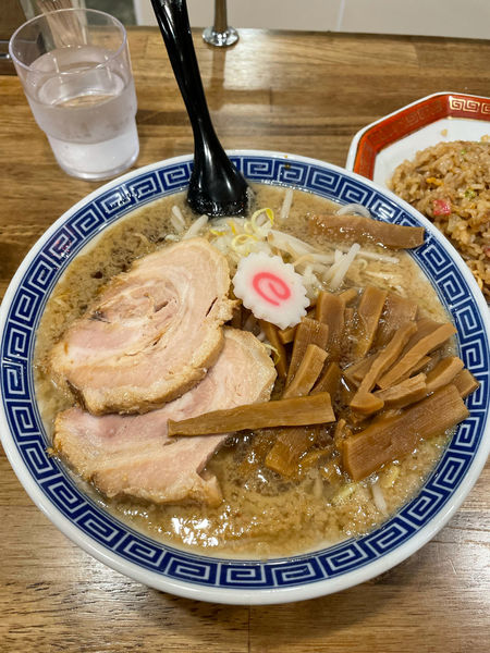 「醤油背脂＆セット半チャーハン」@拉麺アイオイの写真
