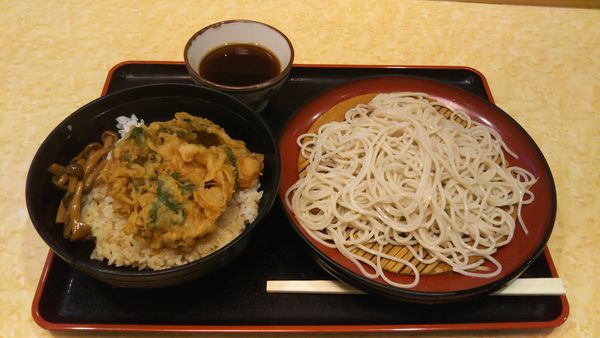 「芝海老のかき揚げ丼セット」@小諸そば ニコライ坂店の写真