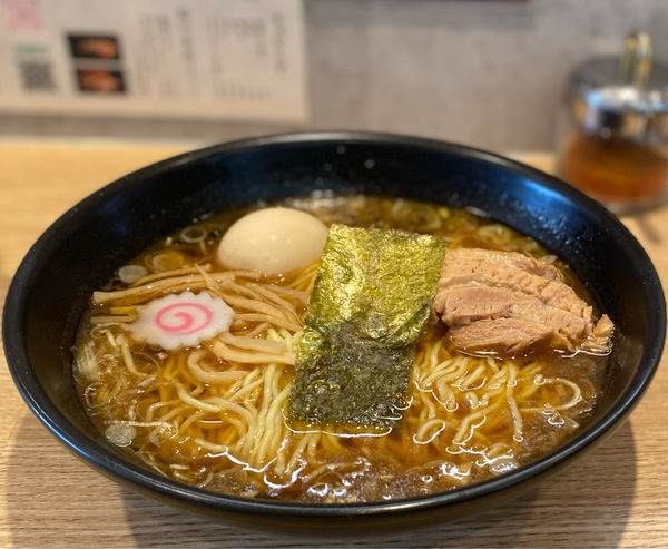 「魚介中華そば750円(小盛・味玉)」@麺や独歩 昭島本店の写真