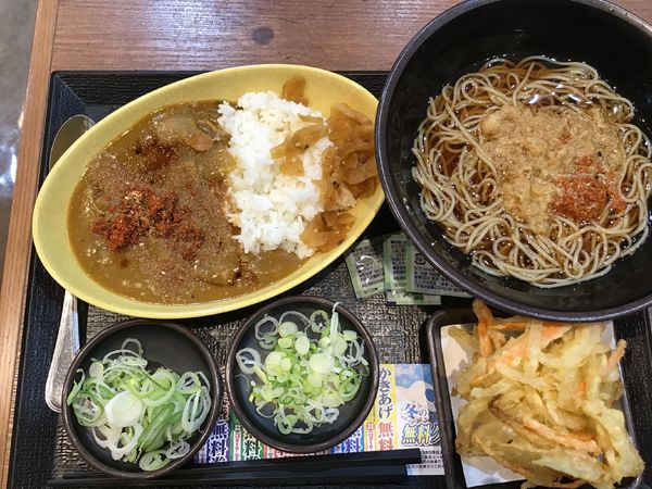 「朝そば(カレー)390円、ネギ増量、クーポンでかき揚げ無料」@ゆで太郎 柏豊四季店の写真