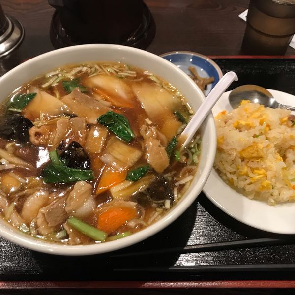 「広東麺と半チャーハン」@中国家庭料理 老舗の写真
