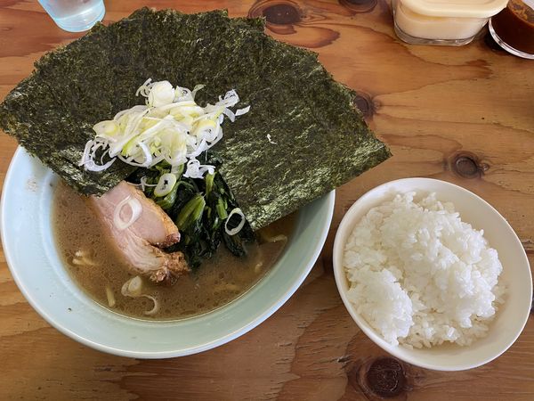 「ラーメン　海苔とほうれん草増し　小ライス」@横浜家系ラーメン ひじり家の写真