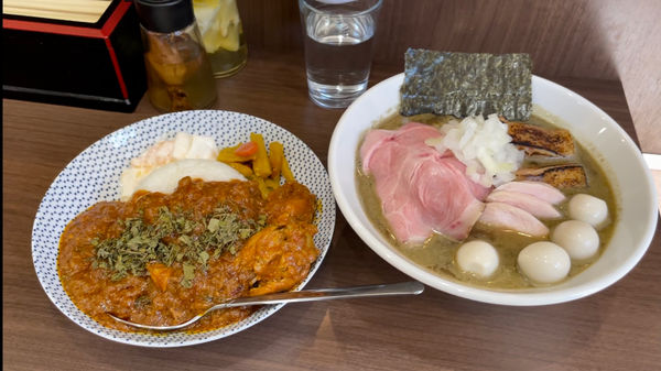 「煮干ソバ+カレー」@Noodle&Spice curry 今日の1番の写真