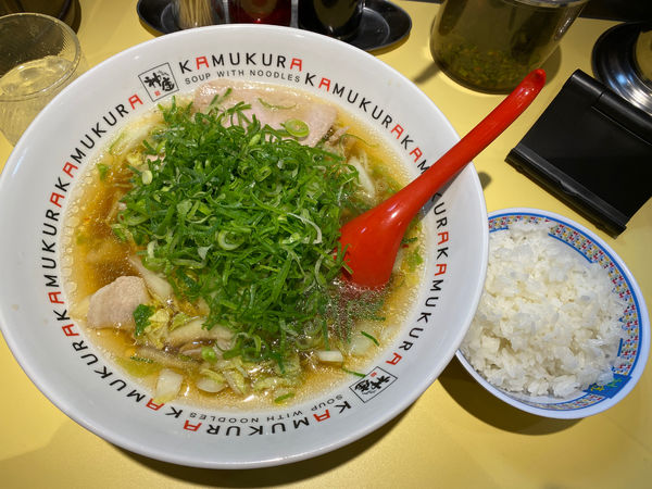「おいしいラーメン🍜🥢(ライスセット🍚ネギ)」@どうとんぼり神座 新宿京王モール店の写真