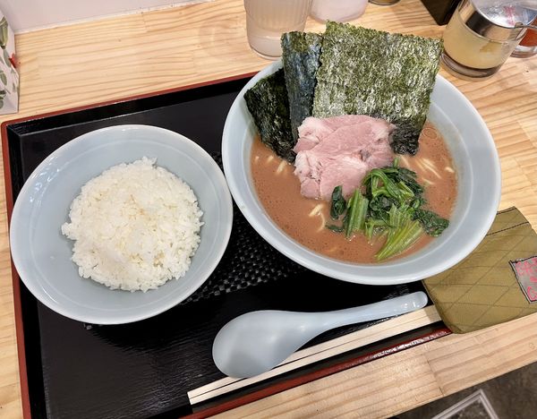 「ラーメン並＋ライス」@ラーメン見田家の写真