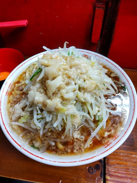 「ラーメン 豚 生卵＋ヤサイ、カラメ、アブラ。ニンニク少し先入」@ザ・ラーメンスモールアックスの写真