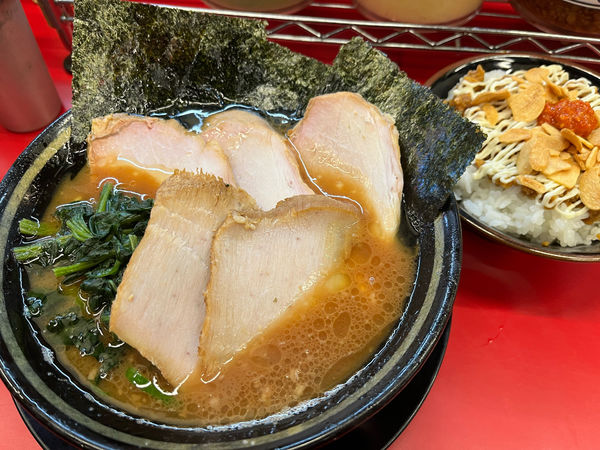 「チャーシューメン（3枚）豚トロチャーシュー×2  ライス」@柏 王道家の写真