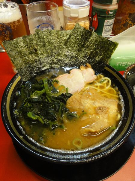 「ラーメン硬薄多、半ライス、🍺🍺」@柏 王道家の写真