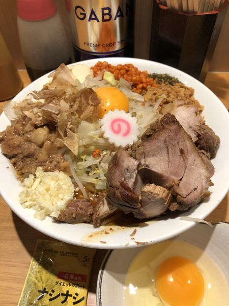 「香辛まぜそば(大)+生たまご+ナシナシ」@麺屋 神工の写真