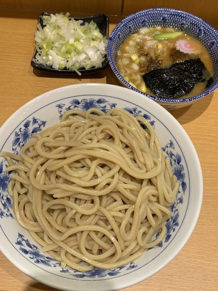 「つけ麺 大盛り900円 ネギ50円」@次念序の写真