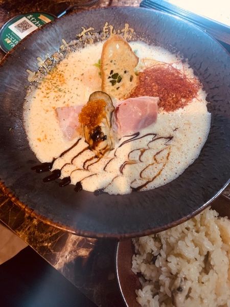 「赤牡蛎ラーメン（2辛）ランチセット 1000円」@ただいま、変身中。の写真