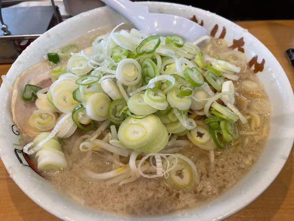 「醤油ラーメン大盛・ギタギタ・ネギおおめ」@こってりらーめん なりたけ 幕張店の写真