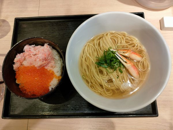 「カニそばとずわい蟹ほぐし身といくらまみれのご飯」@麺屋 一燈の写真