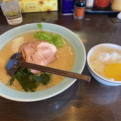 チャーシュー麺小、半ライス