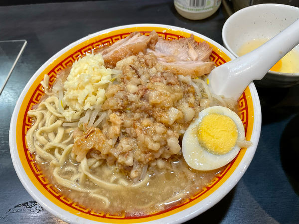 「ラーメン　豚2枚　半玉子」@えどもんどの写真