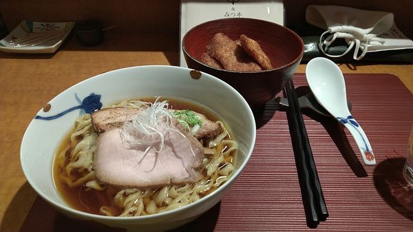 「醤油(中太麺)＋ソースカツ丼」@麺 みつヰの写真