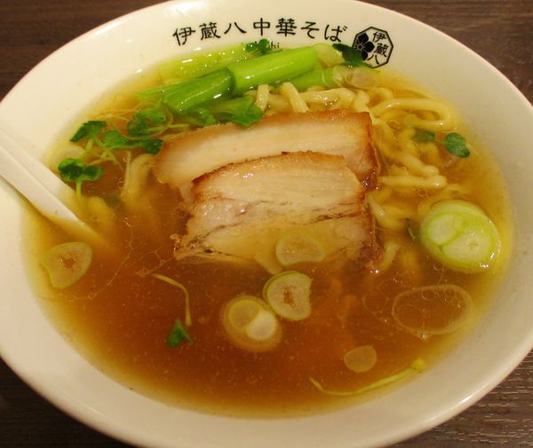 「打ち立て中華そば　800円」@打ち立て中華そば 伊蔵八 祐天寺店の写真