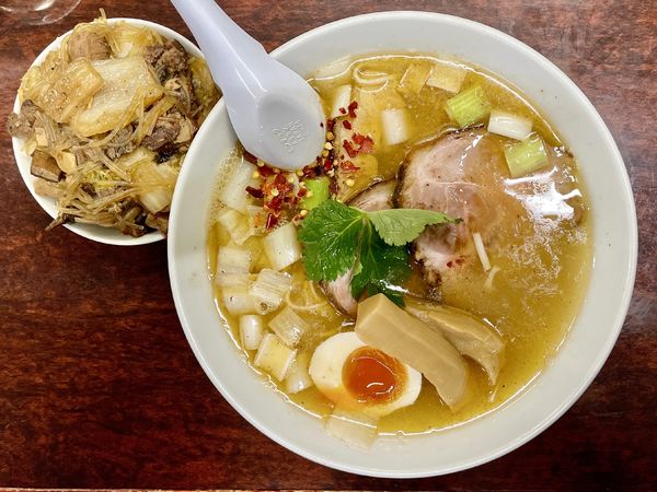 「［裏メニュー］海老油の塩そば ＋ 春雨ごはん」@鶏こく中華 すず喜の写真