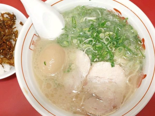 「長浜ラーメン＋味付半熟玉子」@博多長浜屋台やまちゃん 銀座店の写真