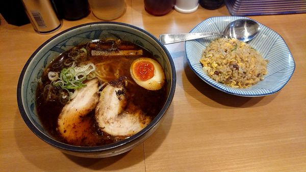 「醤油ラーメン(700円)」@焦がしネギらーめん 葱次郎 大宮東口店の写真
