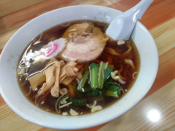 「ラーメン(並盛・170g・太麺)700円」@しみず屋の写真